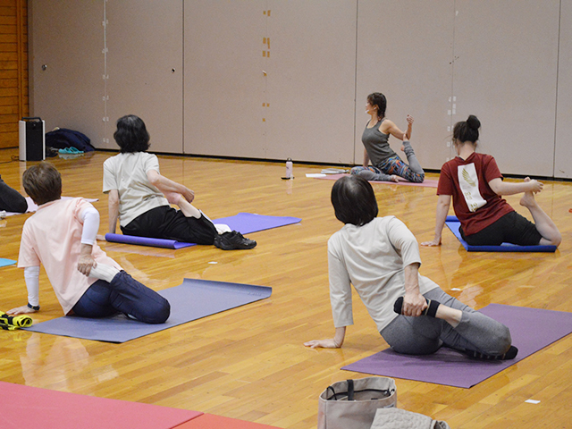 肩こり 腰痛 改善ヨガ 1期 各種講習 教室 一般財団法人帯広市文化スポーツ振興財団 肩こり 腰痛 改善ヨガ 1期 各種講習 教室 一般財団法人帯広市文化スポーツ振興財団